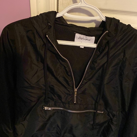 Black cropped wind breaker - Picture 3 of 3